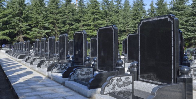 西安壽陽山墓園位于西安市東南郊，鯨魚溝中段
