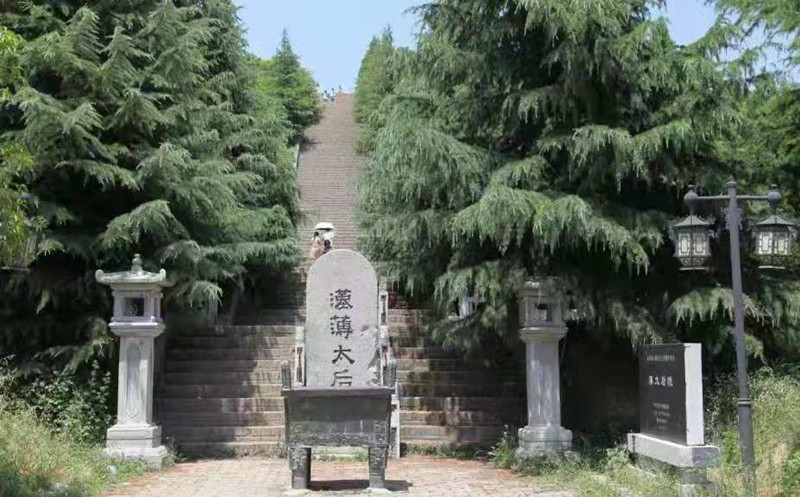 西安霸陵墓園新區圖片,群山環抱中,價格實惠